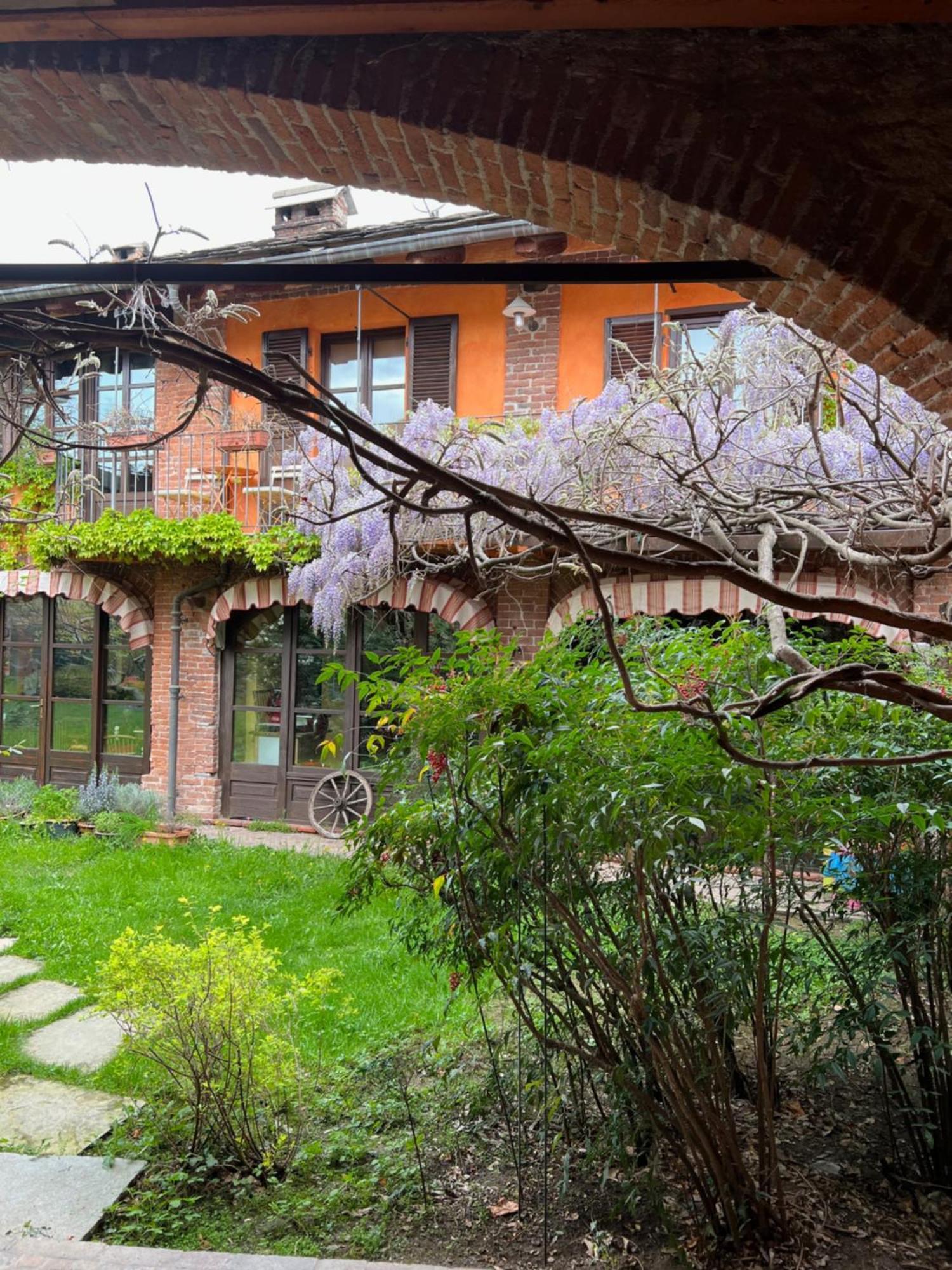 Отель La Casa Arancione Boves Экстерьер фото
